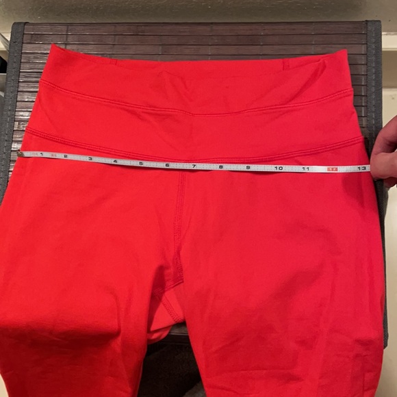 🔥Lululemon Red Capris w/Keyhole Scrunch Sides🔥 - Picture 7 of 9